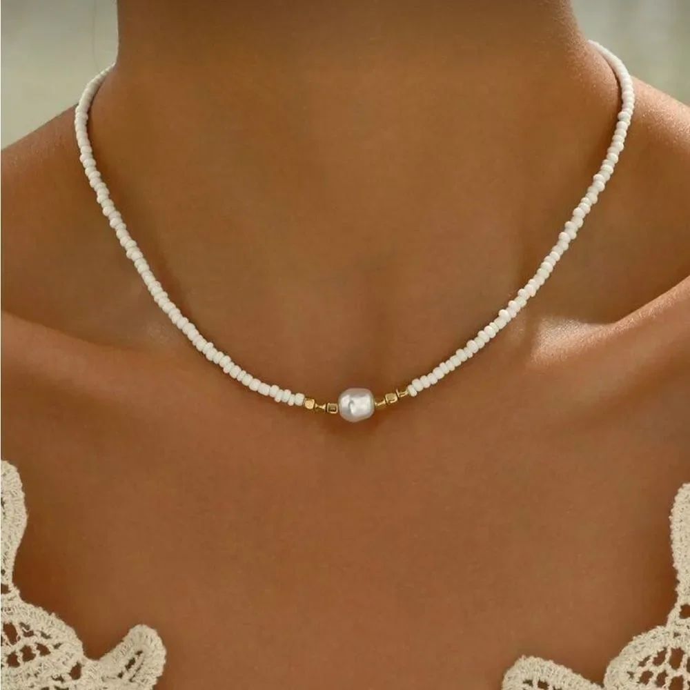 Elegant White Beaded Necklace R254